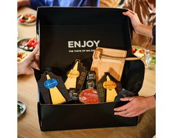 Old Amsterdam Royal Box – Luxe Kaaspakket met 3 Kazen, Chutneys, Vijgenbrood & Borrelplank – Cadeaupakket