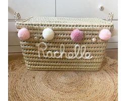 Opbergmand – Speelgoedmand – 60cm - Speelgoedkoffer – Koffer - Rieten mand - Speelgoed - Opbergen - Mand met naam - Pompon - Wol – Geschenk – Sint – Kerst – Verkleedkoffer - Kinderkamer - Gepersonaliseerd - Handgemaakt - Decoratie - Geboorte - Cadeau