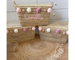 Opbergmand – Speelgoedmand – 60cm - Speelgoedkoffer – Koffer - Rieten mand - Speelgoed - Opbergen - Mand met naam - Pompon - Wol – Geschenk – Sint – Kerst – Verkleedkoffer - Kinderkamer - Gepersonaliseerd - Handgemaakt - Decoratie - Geboorte - Cadeau
