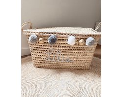 Opbergmand – Speelgoedmand – 60cm - Speelgoedkoffer – Koffer - Rieten mand - Speelgoed - Opbergen - Mand met naam - Pompon - Wol – Geschenk – Sint – Kerst – Verkleedkoffer - Kinderkamer - Gepersonaliseerd - Handgemaakt - Decoratie - Geboorte - Cadeau