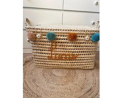 Opbergmand – Speelgoedmand – 60cm - Speelgoedkoffer – Koffer - Rieten mand - Speelgoed - Opbergen - Mand met naam - Pompon - Wol – Geschenk – Sint – Kerst – Verkleedkoffer - Kinderkamer - Gepersonaliseerd - Handgemaakt - Decoratie - Geboorte - Cadeau