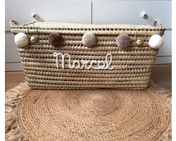 Opbergmand XXL - Rieten mand - 80cm - Speelgoed - Opbergen - Mand met naam - Pompon - Wol - Gepersonaliseerd - Handgemaakt - Decoratie - Geboortegeschenk - Verjaardagscadeau - Kraamcadeau - Geboorte - Marokko - Palmblad -Cadeau - Kinderkamer - Koffer