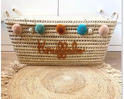 Opbergmand XXL - Rieten mand - 80cm - Speelgoed - Opbergen - Mand met naam - Pompon - Wol - Gepersonaliseerd - Handgemaakt - Decoratie - Geboortegeschenk - Verjaardagscadeau - Kraamcadeau - Geboorte - Marokko - Palmblad -Cadeau - Kinderkamer - Koffer