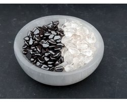 Oplaad (Bergkristal) en ontlaad (Hematiet) edelstenen mix in seleniet schaaltje