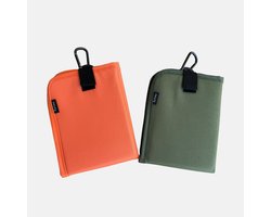 Opvouwbaar zitmatje met karabijnhaak - Set van 2 | Leuk zomercadeau voor buiten & reizen | Waterdicht 600D Oxford met XPE-schuim | Kampeerkussen | Lichtgewicht & draagbaar voor picknick, festival, vissen, wandelen, strand en kamperen | Groen & Oranje