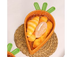 Oranje fruitmand in de vorm van een radijs - een stapelbare ronde bamboeschaal, perfect voor decoratie in de keuken, opbergruimte in de woonkamer en het presenteren van snacks tijdens een picknick. Gemaakt van natuurlijk rotan.
