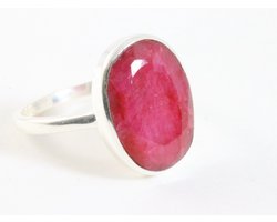 Ovale hoogglans zilveren ring met robijn - maat 20