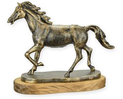 Paard beeld van gietijzer op houten voet – robuust gietijzeren paardenbeeld als decoratie – vintage industrieel woonaccessoire