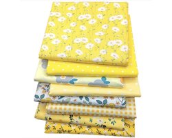 Pakket van 8 lapjes stof - geel - 20 x 25 cm - quilt - patchwork - poppen