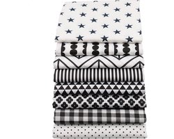 Pakket van 8 lapjes stof - zwart - wit - 20 x 25 cm - quilt - patchwork - poppen kleertjes