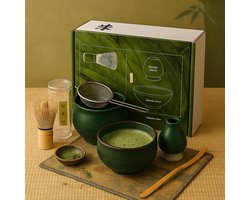 Parya Matcha – Matcha Set – Matcha Thee Set Compleet – 8-Delig set - Inclusief Matcha Kom – Bamboe Klopper – Klopperhouder – Zeefje – Lepel – Mat – Keramiek – Donkergroen – Luxe Geschenkdoos