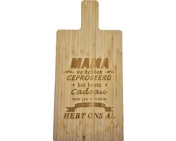 Passie voor stickers Snijplank van Bamboe met gelaserde tekst: Mama we hebben geprobeerd het beste cadeau