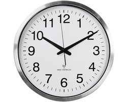 Perel Wandklok 50 cm analoog met DCF automatische tijdsynchronisatie, extra grote goed leesbare wijzerplaat, zilverkleurig aluminium frame, woonkamer keuken kantoor wachtkamer