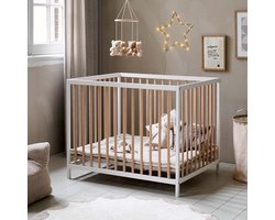Petite Amélie Babybox Hout 95x75 cm - In hoogte verstelbare playpen met gevoerde bodem - Vier wielen met remmen voor eenvoudige verplaatsing - Perfect voor elke ontwikkelingsfase van uw kind - Wit en Naturel - Nois Collectie
