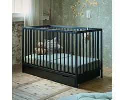 Petite Amélie ® Ledikant - 60 x 120 cm - Lattenbodem instelbaar in 3 hoogtes - Geschikt tot ongeveer 2 jaar - Stevig Bed dankzij Massief Hout & Sterk Plaatmateriaal - Zwarte