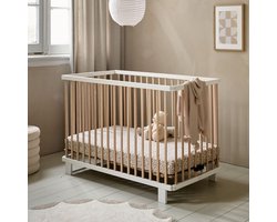 Petite Amélie Ledikant hout 60x120 cm - Inklapbaar baby bed perfect voor beperkte ruimtes - 3 Hoogte instellingen van Lattenbodem - Stevig Massief Houten Bed - Wit en Naturel - Origami Collectie