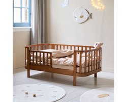 Petite Amélie ® Peuterbed 140x70 cm - Kinderbed Ovaal - Met Verstelbaar Uitvalhekje - Walnoot (Premium)