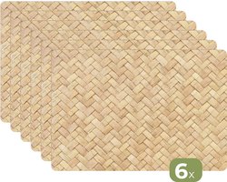 Placemat beige - Placemats kunststof rotan patroon - 45x30 cm - 6 stuks - Landelijke borden onderleggers - Tafeldecoratie anti slip mat - Keuken tafel decoratie - Tafelversiering onderlegger accessoires - Tafelmat beschermer