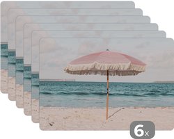 Placemat - Placemats kunststof - 45x30 cm - Parasol - Strand - Zee - Wolken - 6 stuks - Borden onderleggers antislip - Tafel decoratie - Luxe tafelversiering - Tafelmat vinyl - Bord onderlegger - Tafeldecoratie accessoires