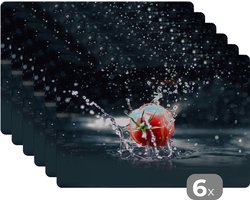 Placemat - Placemats kunststof - Tomaat - Groente - Stilleven - Water - Rood - 45x30 cm - 6 stuks - Hittebestendig - Anti-Slip - Onderlegger - Afneembaar