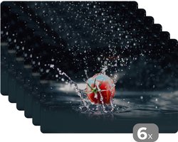 Placemat - Placemats kunststof - Tomaat - Groente - Stilleven - Water - Rood - 45x30 cm - 6 stuks - Hittebestendig - Anti-Slip - Onderlegger - Afneembaar