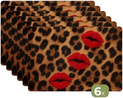 Placemats - 6 stuks - 45x30 cm - Placemat kunststof - Lippen - Drie - Rood - Panterprint - Borden onderleggers - Decoratie voor op tafel - Keuken tafeldecoratie accessoires - Vinyl onderlegger - Tafelversiering