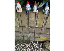 Polyresin deco stekers " Kabouters" - Set van 4 stuks - diverse kleuren - hoogte incl. steker 52 x 8 x 1 cm - Woonaccessoires - Decoratieve stekers