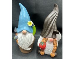 Polyresin tropische (tuin) kabouters " Kabouter in bloempot met blauwe muts en Kabouter met zwart ijsje muts en aardbei " - Set van 2 stuks - meerkleurig - Hoogte 13 x 8 x 6 cm - Woonaccessoires - Tuinaccessoires - Tuindecoratie
