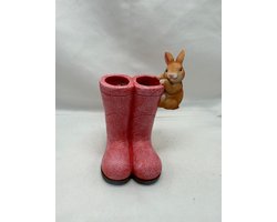 Polyresin (tuin)dier op roze laarzen - konijn - roze + bruin - Hoogte 11 x 10 x 8 cm - Woonaccessoires - Tuinaccessoires - Tuindecoratie