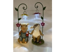 Polyresin (tuin)dieren met lantaarn + LED bloem - set van 2 stuks - Varken + konijn - Hoogte 24 x 10 x 7 cm - Woonaccessoires - Tuinaccessoires - Tuindecoratie