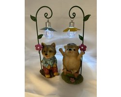 Polyresin (tuin)dieren met lantaarn + LED bloem - set van 2 stuks - Vos + egel - Hoogte 24 x 10 x 7 cm - Woonaccessoires - Tuinaccessoires - Tuindecoratie