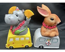 Polyresin (tuin)dieren op " tropische bus en caravan" - Set van 2 stuks - Nijlpaard en Konijn - meerkleurig + gele bus en grijze caravan - Hoogte 14 x 10 x 6 cm - Woonaccessoires - Tuinaccessoires - Tuindecoratie