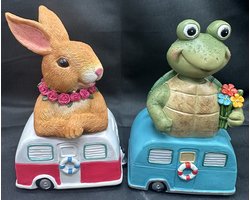 Polyresin (tuin)dieren op " tropische caravan" - Set van 2 stuks - Konijn en Schildpad - meerkleurig + wit + roze / grijze caravan - Hoogte 14 x 10 x 6 cm - Woonaccessoires - Tuinaccessoires - Tuindecoratie