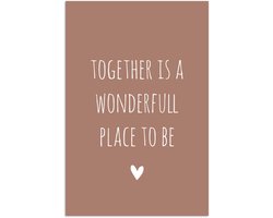 Poster 80x120 cm - Engelse quote "Together is a wonderful place to be" met een hartje op een bruine achtergrond - Posters - Kamer decoratie - Wanddecoratie woonkamer - Muurdecoratie slaapkamer