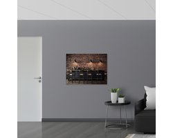 Poster Glanzend – Bar - Flessen - Drank - Krukken - Lampen - Hout - Kleuren - 100x75 cm Foto op Posterpapier met Glanzende Afwerking