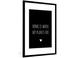 Poster in lijst - Fotolijst 80x120 cm - Posters - Engelse quote "Home is where my plants are" met een hartje op een zwarte achtergrond - Posterlijst zwart - Decoratie - Wanddecoratie woonkamer - Muurdecoratie slaapkamer