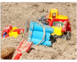 Poster – Kinderspeelgoed in het Zand - 40x30cm Foto op Posterpapier