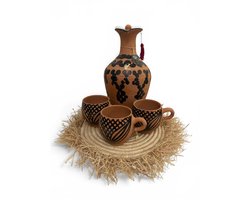 Pot in gekookte aarde, om het water op natuurlijke wijze te zuiveren – met twee kopjes en een houten dienblad – inhoud 2 l, 30 cm