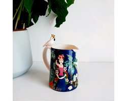 Prachtig Mooi Schenkkannetje Frida Kahlo - Trend - Frida Kahlo - Melkkannetje - Roomkannetje - Kan - Schenkkan - Handbeschilderd - Waterkannetje