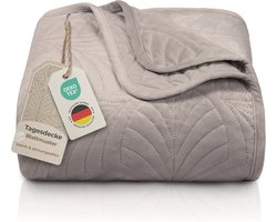 Premium Bedsprei 220x240 cm Taupe – Fluwelen Sprei met Bladmotief – Zachte & Kreukvrije Deken voor Bed en Bank – Onderhoudsvriendelijk & Naadloze Stiksels