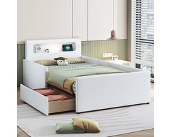 Pugsdrly Gestoffeerd kinderbed 90*200 cm, met nachtlampje en USB-oplaadpoort, met opbergvakken, verhoogde zijdelen voor veiligheid, eenvoudig eenpersoonsbed, jongens- en meisjesbed, kunstleer, wit