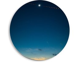 PVC Schuimplaat Muurcirkel - Processen van Zonsverduistering in de Lucht boven Meer in Landschap - 40x40 cm Foto op Muurcirkel (met ophangsysteem)