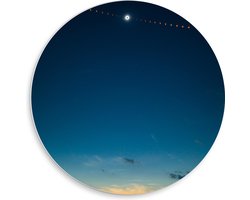 PVC Schuimplaat Muurcirkel - Processen van Zonsverduistering in de Lucht boven Meer in Landschap - 50x50 cm Foto op Muurcirkel (met ophangsysteem)