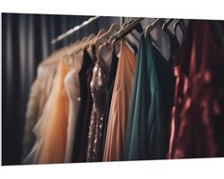 PVC Schuimplaat - Rek Vol Verschillende Kleuren Gala Jurken - 150x100 cm Foto op PVC Schuimplaat (Met Ophangsysteem)