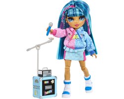 Rainbow High Jr High Rockband - Skyler, blauwe modepop van 23 cm met microfoon, standaard en versterker, met stickers om instrument aan te passen, kan poseren. Geweldig speelgoed of cadeau voor kinderen van 4+ jaar