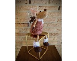 Rendier knuffel uit kledingstof hangende benen 46 cm hoog - stof - kerststukje - decoratiefiguur - interieur - geschikt voor binnen - cadeau - geschenk - kerstcollectie - rendier - kerstdecoratie - kerstfiguur