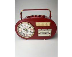 Retro radio/cassetterecorder klok in het rood