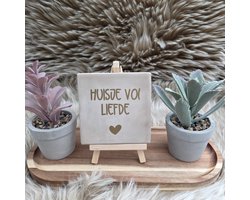 Robuust Wenstegeltje – Huisje vol Liefde – Hip trendy tegeltje – Tegeltje met Spreuk – Keramiek – 10x10 cm – Wanddecoratie – Cadeau voor Nieuwe Woning, Housewarming of Gezinscadeau – Sfeervol en Persoonlijk - Vriend(in) – Trendy nu – Origineel cadeau