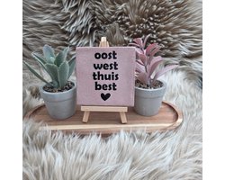 Robuust wenstegeltje “Oost West Thuis Best” – Keramiek 10x10 cm – Huiselijke Wanddecoratie & Cadeau – keramiek tegeltje huis – huiselijke quote tegel – cadeau housewarming – houten ezel decoratie – tegeltje spreuk – interieur decoratie Nederland