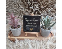 Robuust wenstegeltje - Tegeltje Opa en Oma – Jullie Zijn Goud Waard – Cadeau Grootouders - Hip trendy tegeltje – Tegeltje met Spreuk – Keramiek – 10x10 cm – Wanddecoratie – Sfeervol en Persoonlijk – Trendy nu – Origineel cadeau